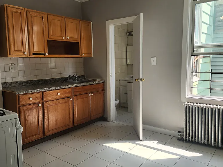 25 Cliff St #3L — Photo 7
