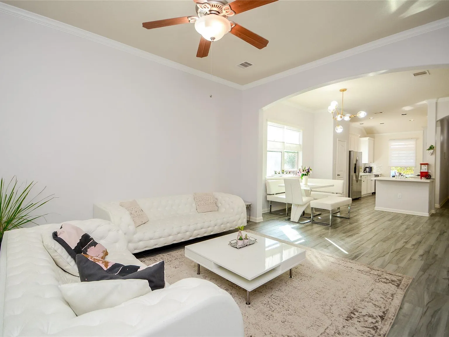 4 bed, 3.0 bath, 2275 sqft, $2,490 — Photo 2