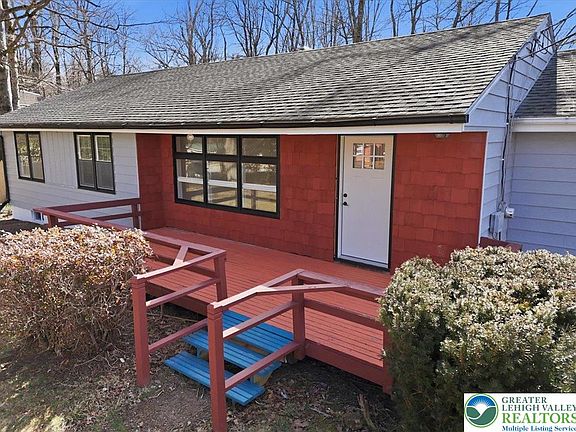 4th image of 108 Sharbaugh Rd