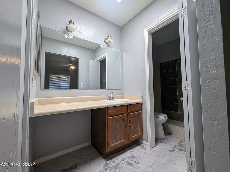 9420 E Speedway Blvd #15 — Photo 4