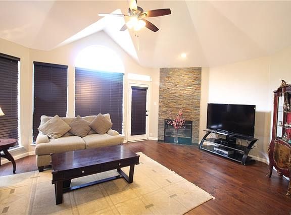 4th image of 2329 Suntree Ln