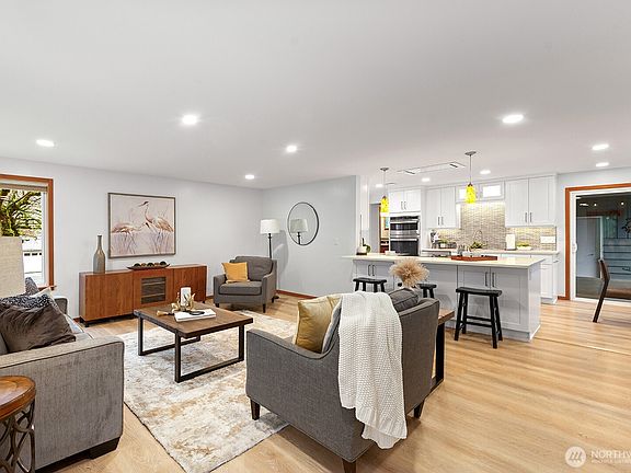 3rd image of 4902 NE 7th Place