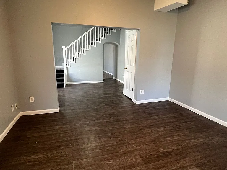 1529 Hiatt St — Photo 3