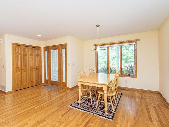 5th image of 148 Cedar Dr S