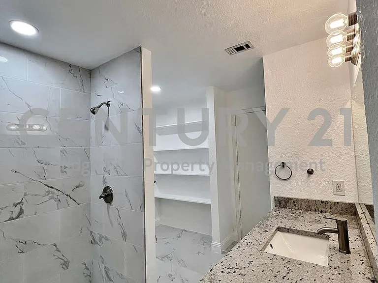 1914 W Northgate Dr — Photo 17