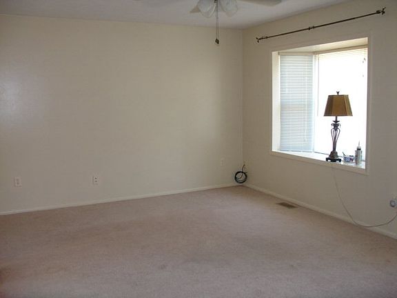 4th image of 2035 Willowood Dr N