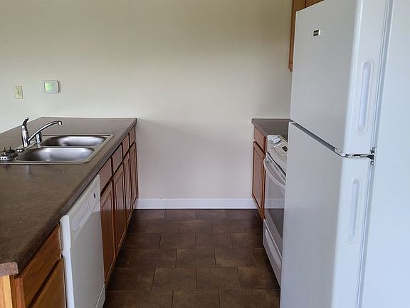 4th image of 843 Oak Ave N #220
