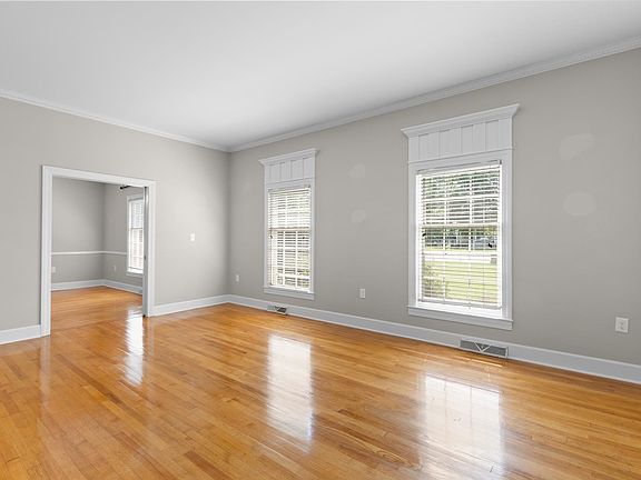 5th image of 307 S Broad St