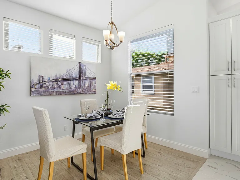558 Manhattan Pl — Photo 19