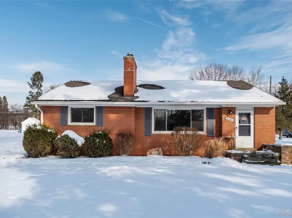 30740 W Eleven Mile Rd, Farmington Hills, MI 48336