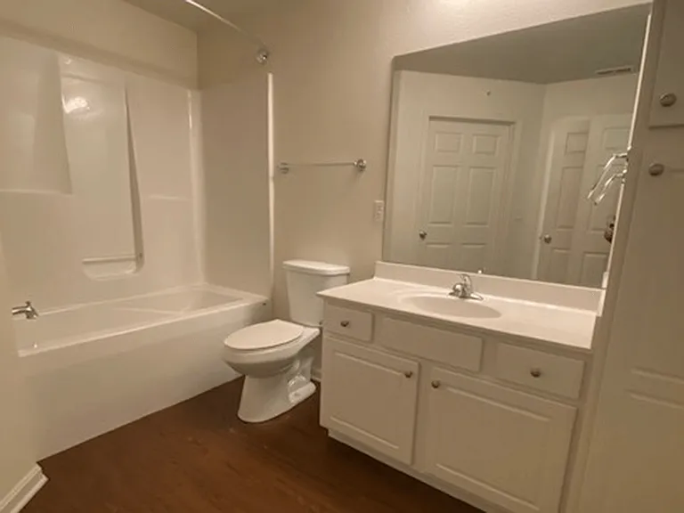 Spacious Full Bathroom