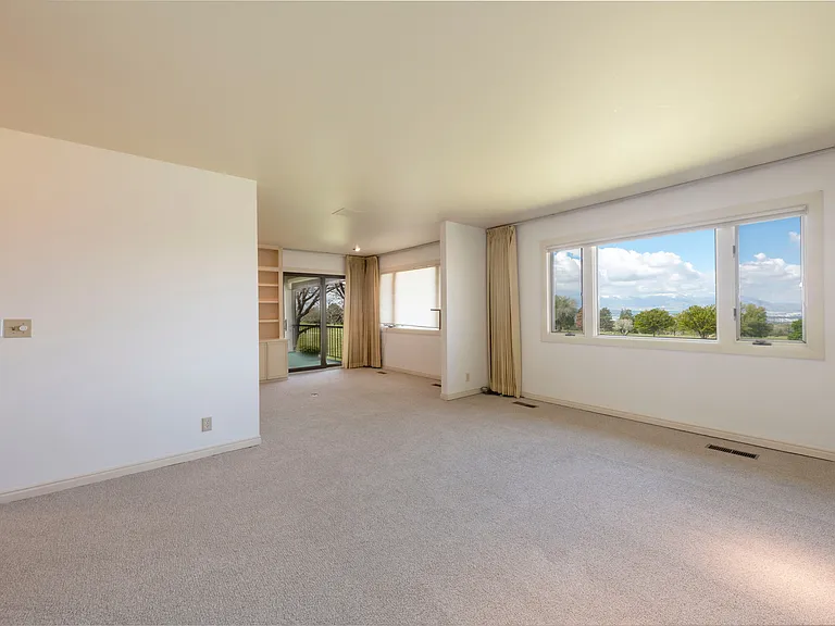 1038 S Oak Hills Way — Photo 16