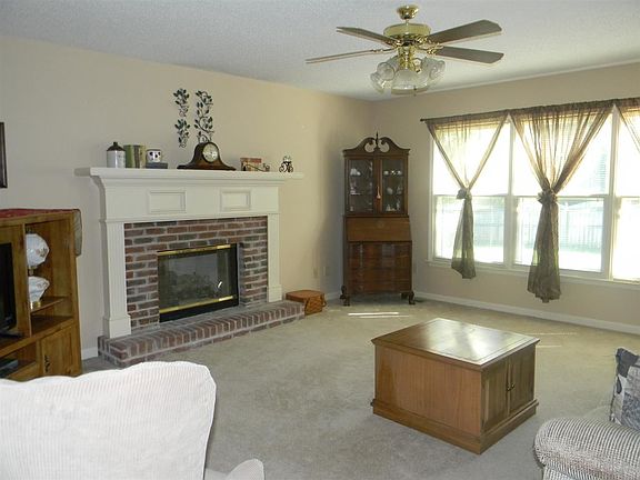 5th image of 130 W Sarah Hughes Dr