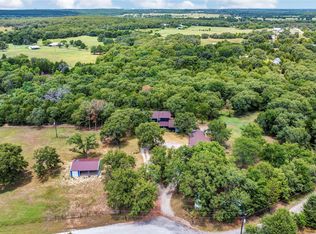 717 Woodbine Estates Rd, Gainesville, TX 76240