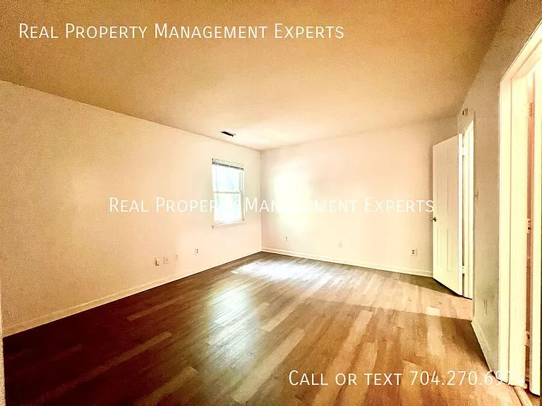 723 Cricketwood Ln — Photo 5