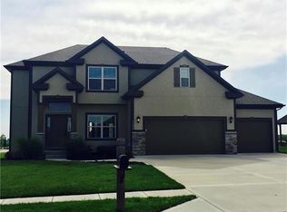 17800 Grey Hawke Rdg, Smithville, MO 64089