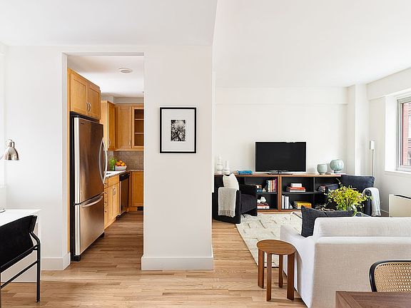 4th image of 200 W 24th St APT 6B