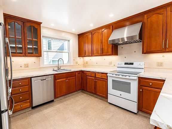 2nd image of 1918 Filbert St APT 301