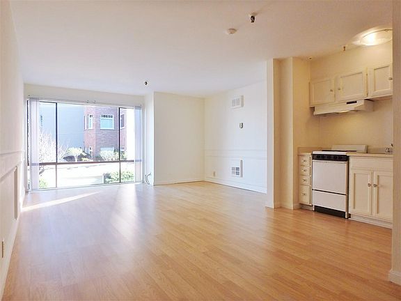 4th image of 2300 Pacific Ave #211