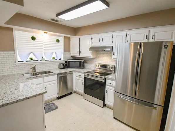 4113 Hilltop Acres Ln, Brenham, TX 77833
