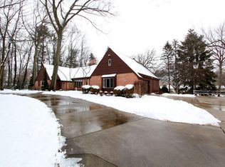 4100 Pennington Ln, Racine, WI 53405