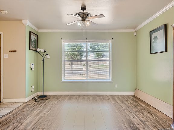 4th image of 922 STONEGATE DR