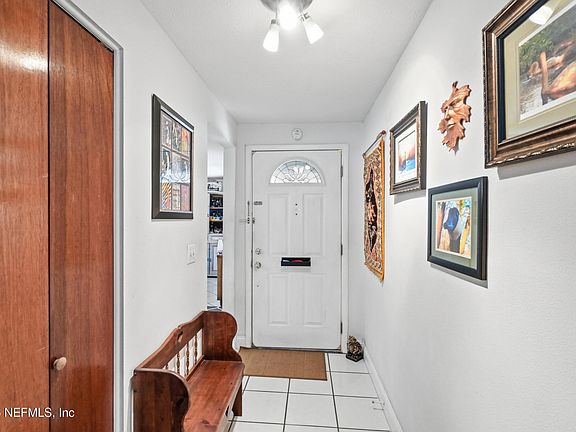 3rd image of 552 S CLERMONT Avenue S