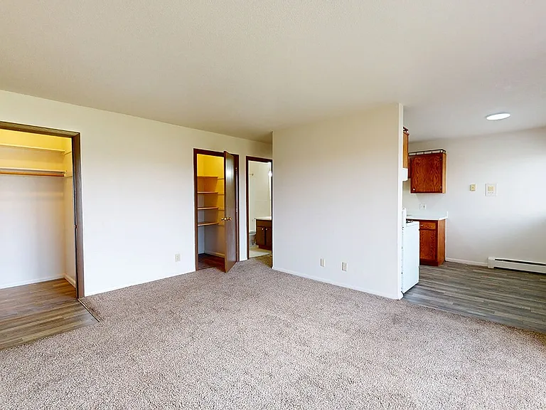 Sterling Square Apartments — Photo 9