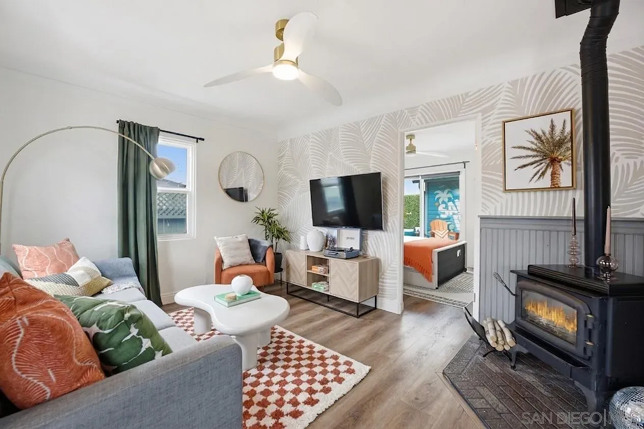 2 bed, 1.0 bath, 710 sqft, $4,500 — Photo 1