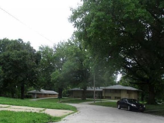 Exterior Neighborhood (street photo)