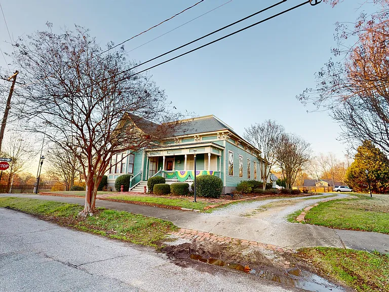648 Clayton St — Photo 33