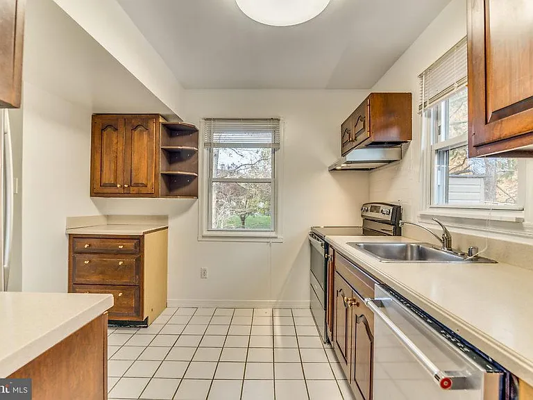 7732 Matisse Way — Photo 6