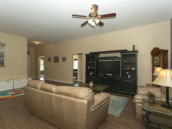5th image of 369 Palazzo Cir