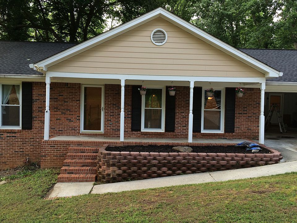 2nd image of 1968 Tanglewood Dr