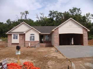 5124 Shadowridge Dr, Manhattan, KS 66503