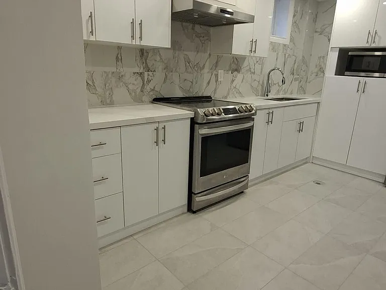 225 Waverly St S #LOWER — Photo 15