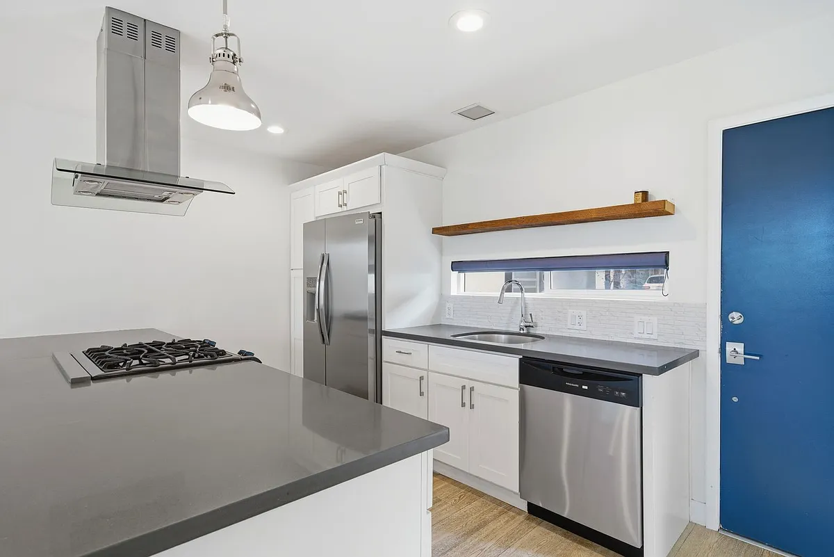 Building Photo - 4200 Shorecrest