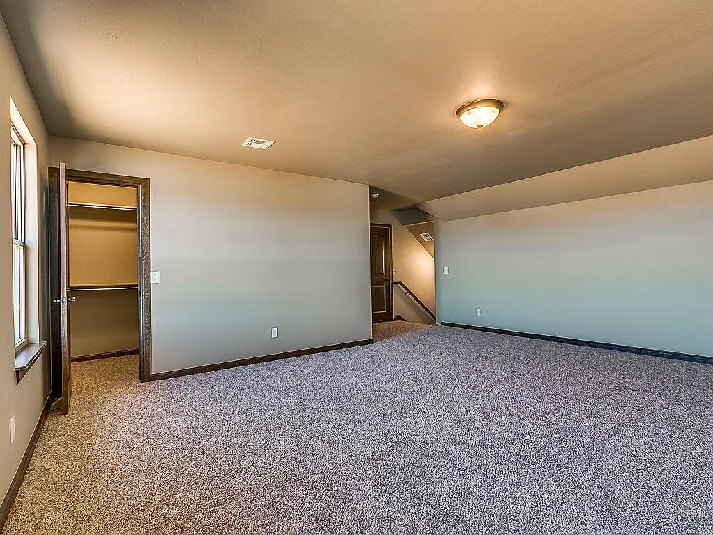 4 bed, 2063 sqft, $2,495 — Photo 2