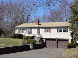 34 Valley Stream Dr, Danbury, CT 06811