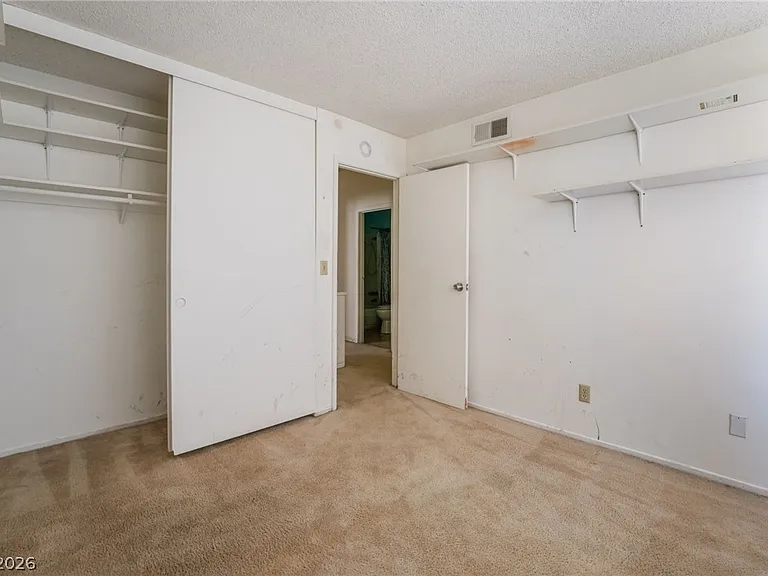 2102 E Russell Rd — Photo 22