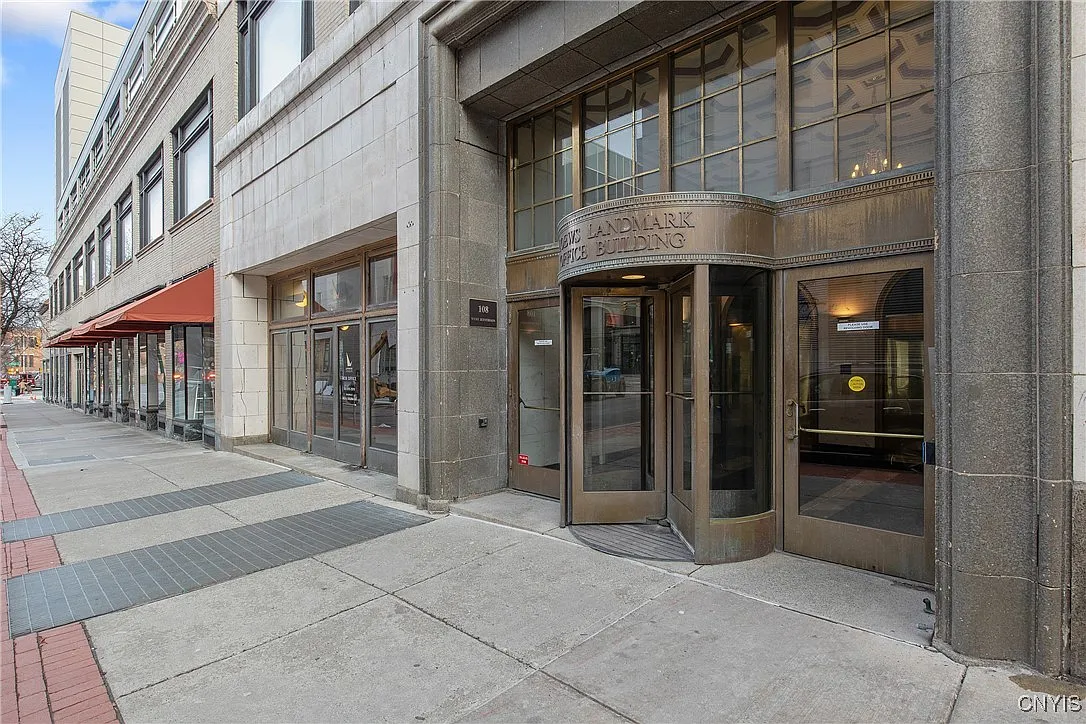 Building Photo - 108 W Jefferson St #706