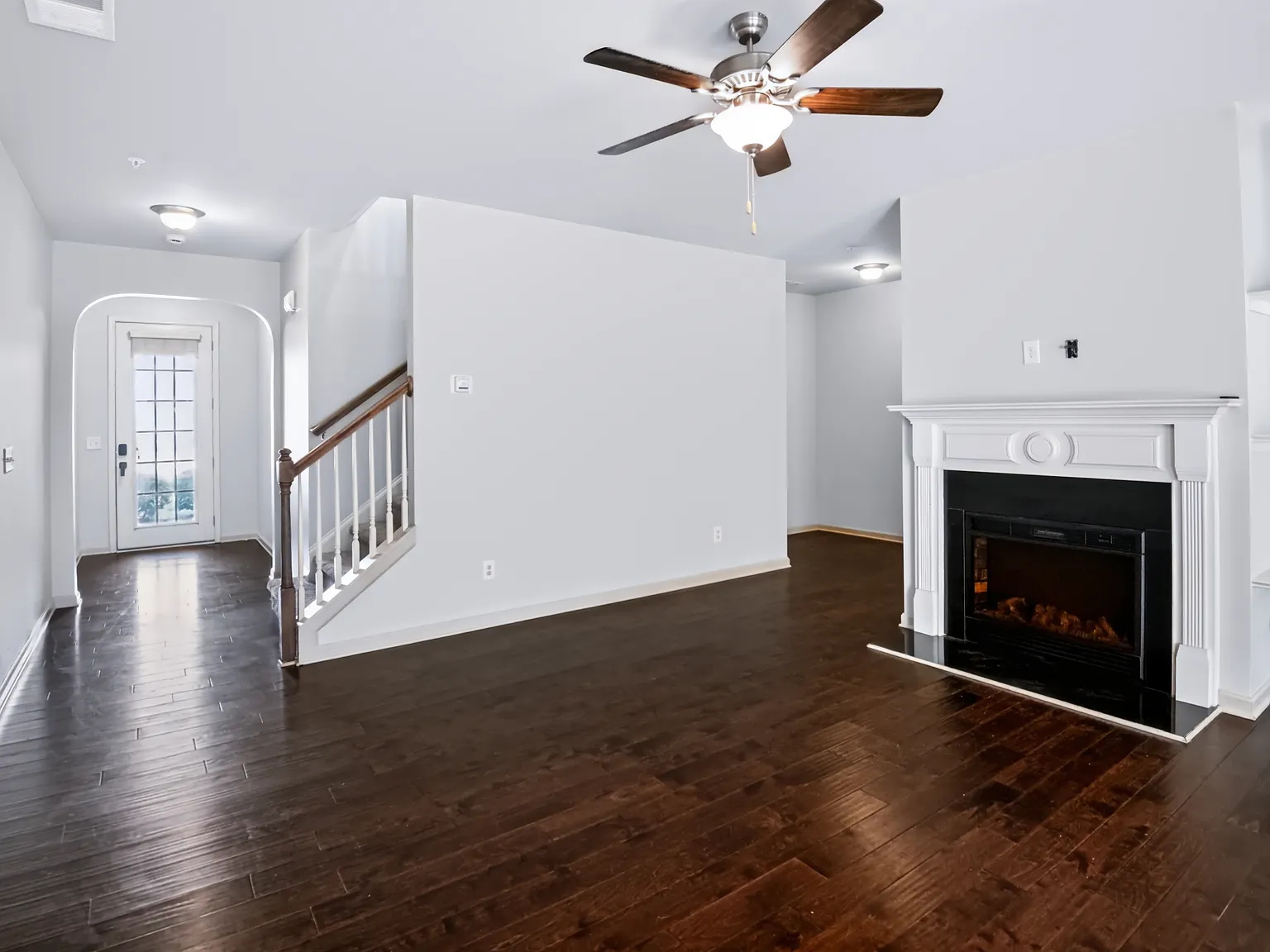 3 bed, 2.5 bath, 1944 sqft, $2,300 — Photo 4