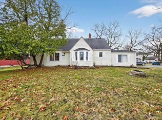 13520 N Fenton Rd, Fenton, MI 48430