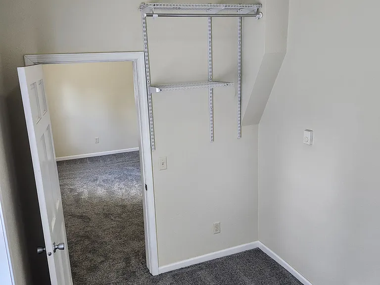 110 Niagara St — Photo 9