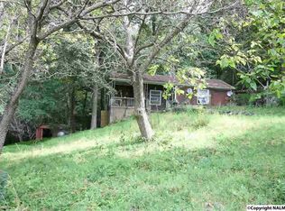 939 Neal Dr, Gurley, AL 35748