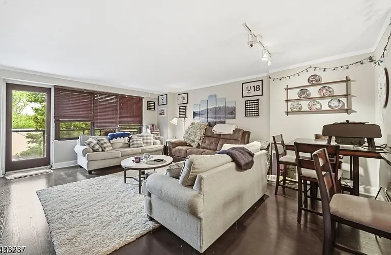 285 Aycrigg Ave #4J — Photo 5