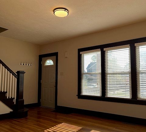 2nd image of 202-204 Napoleon St