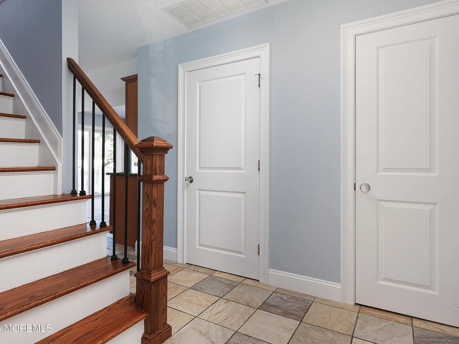 4 bed, 2.5 bath, 1960 sqft, $5,950 — Photo 3