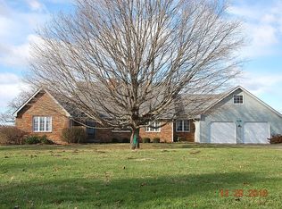 2496 E Little Bear Rd, Connersville, IN 47331