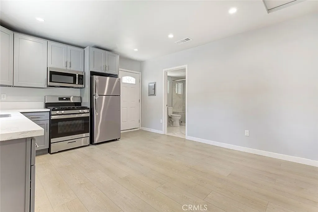 1 bed, 600 sqft, $2,300 — Photo 4